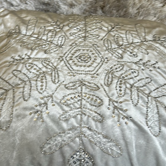 Silver grey accent Christmas cushion - Picture 3 of 6